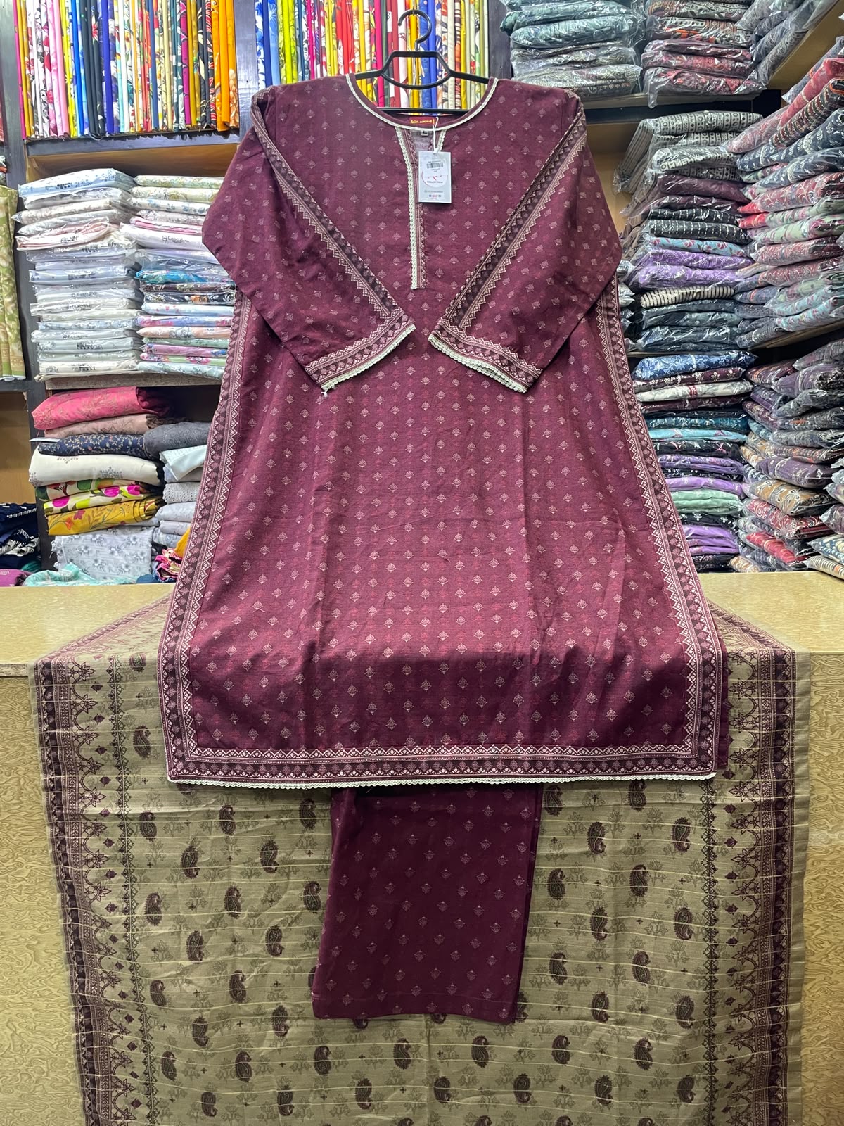 Bin Saeed Winter Collection Printed Khaddar 3 Piece Stitched Suit – Maroon & Olive Green Dupatta