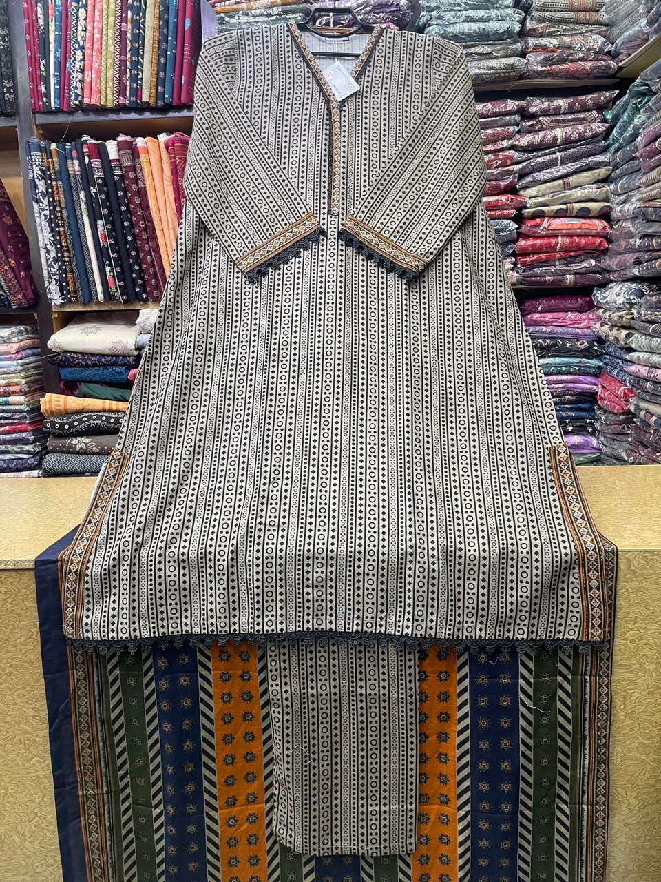Bin Saeed Printed Khaddar 3-Piece Suit – Beige & Black Geometric Stripe Long Kaftan (Shirt Length 45+ Inches)