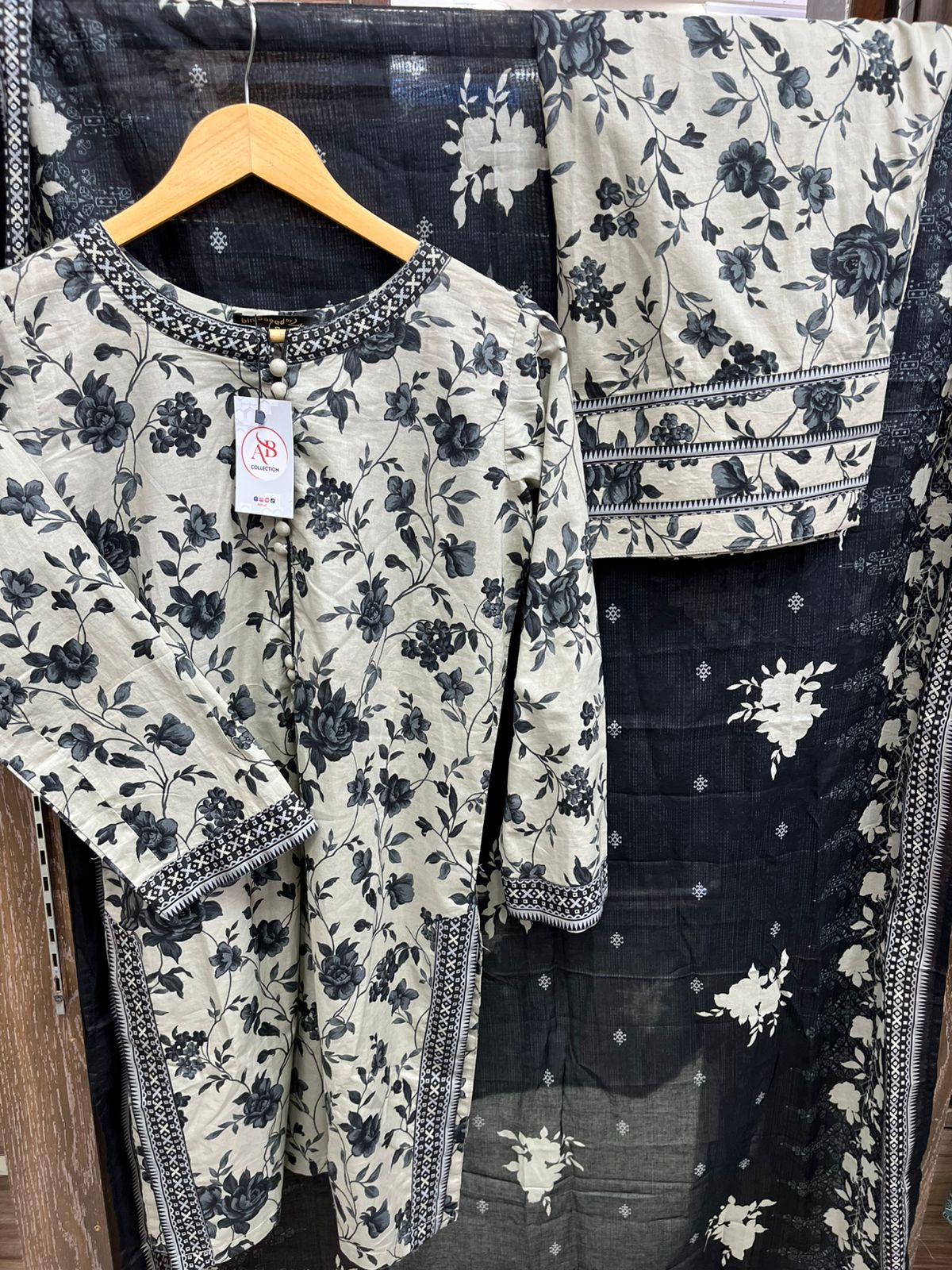 Bin Saeed Floral Elegance Monochrome 3-Piece Lawn Suite with Fershi Shalwar