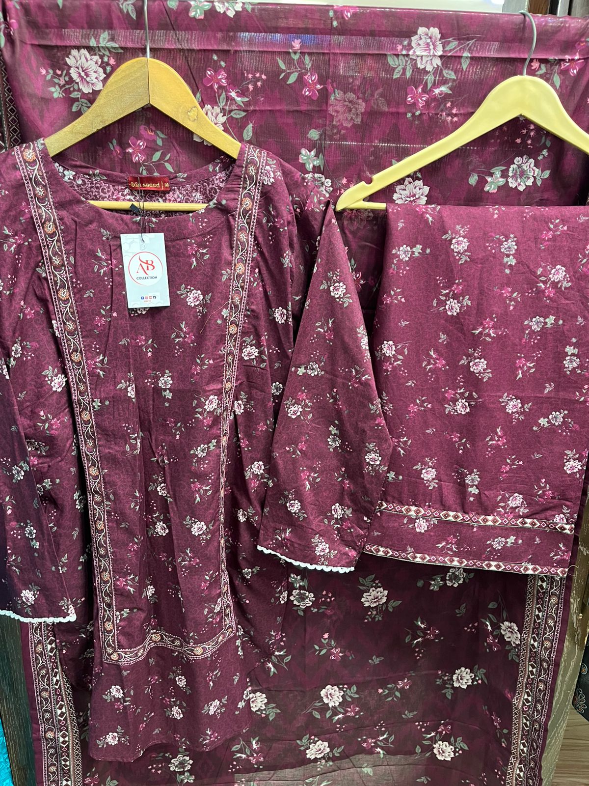 Deep Magenta Embroidered Lawn Suit with Wide-Leg Farshi Flare