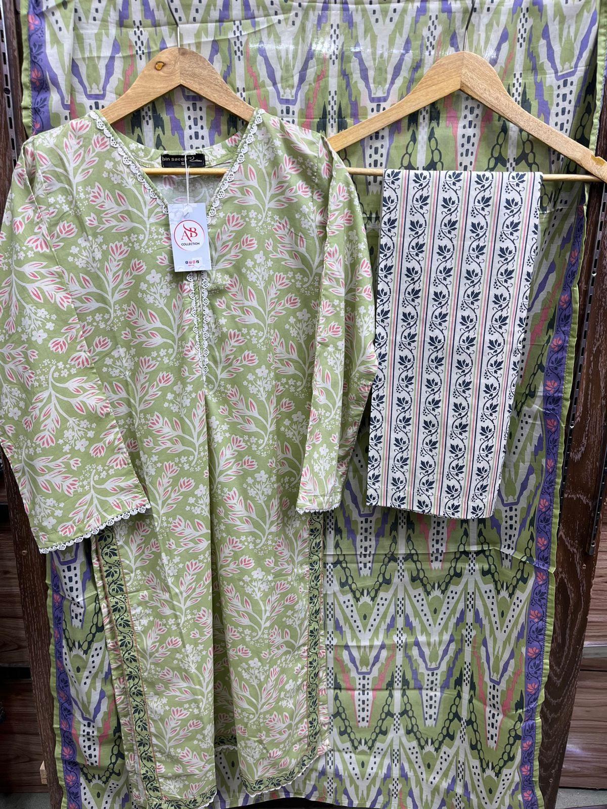 Luxury Printed Lawn 3 Piece Suit Fresh Pistachio Floral Design