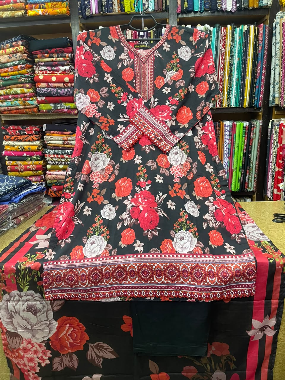 Women's Black 3-Piece Printed Lawn Article