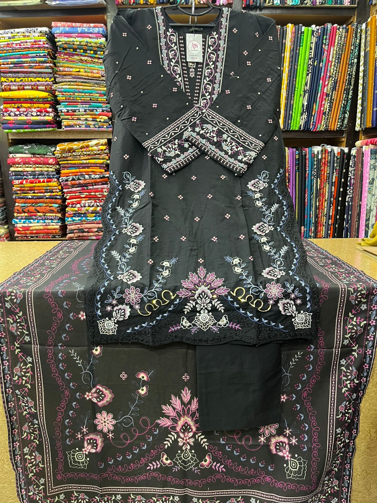 AB Collection Intricate Thread Embroidered 3-Piece Lawn Suit – Classic Black
