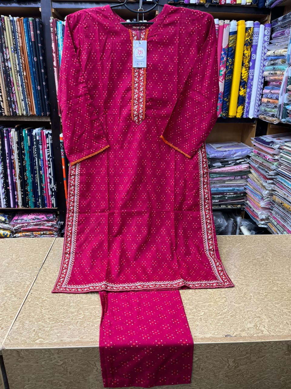 Women's Magenta Pink Printed Lawn 2 Piece Suit Chunri Motif Kurti & Matching Trouser Set