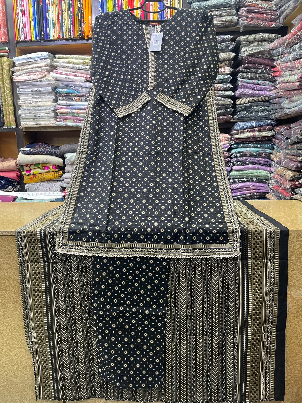 Bin Saeed 3-Piece Geometric Chunri Printed Khaddar Suit with Matching Trouser & Printed Shawl