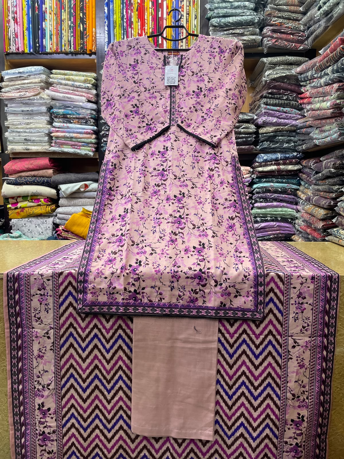 Bin Saeed Printed Khaddar 3-Piece Suit with Printed Shawl – Lilac & Purple Floral Chevron Design