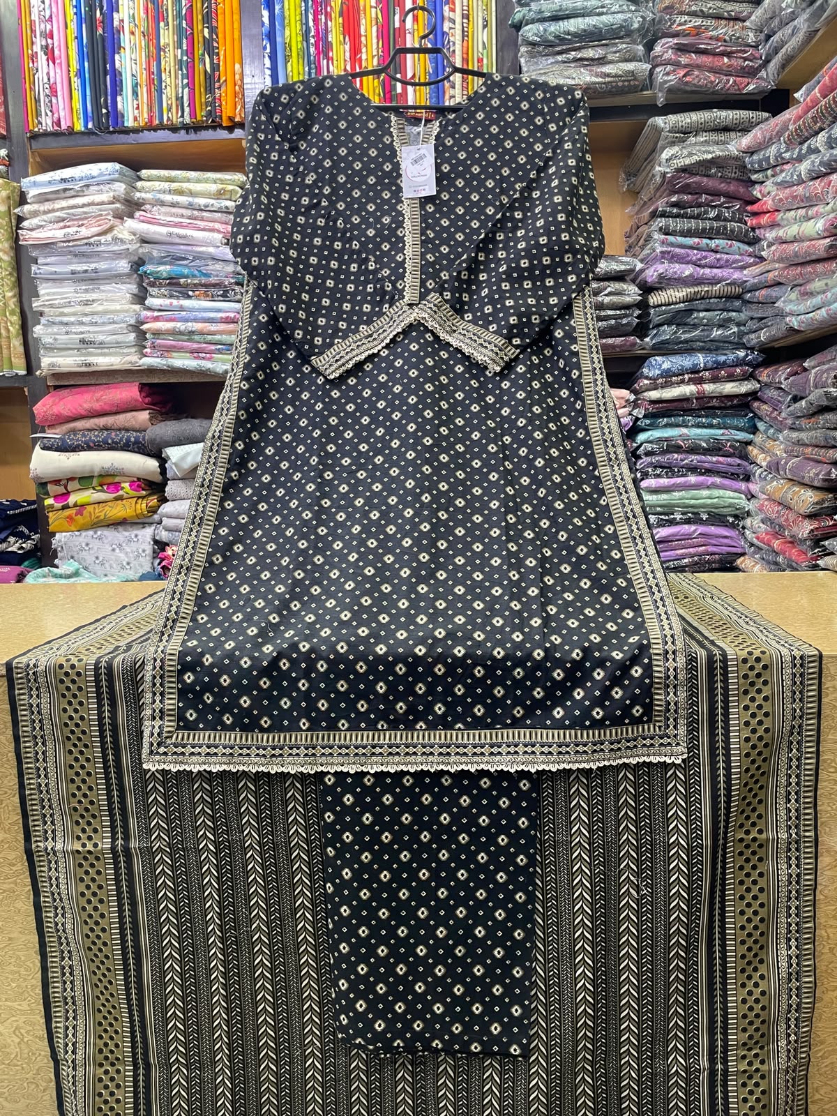 Bin Saeed Printed Khaddar 3-Piece Suit with Printed Shawl – Classic Black & Gold Bandhani Geometric Design