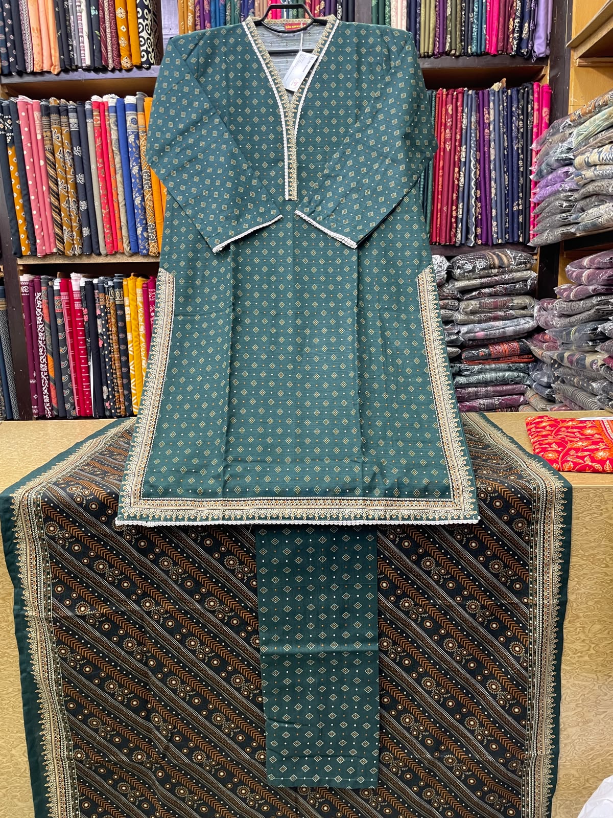 Bin Saeed Printed Khaddar 3-Piece Suit – Bottle Green Printed Shirt, Matching Trouser & Dupatta