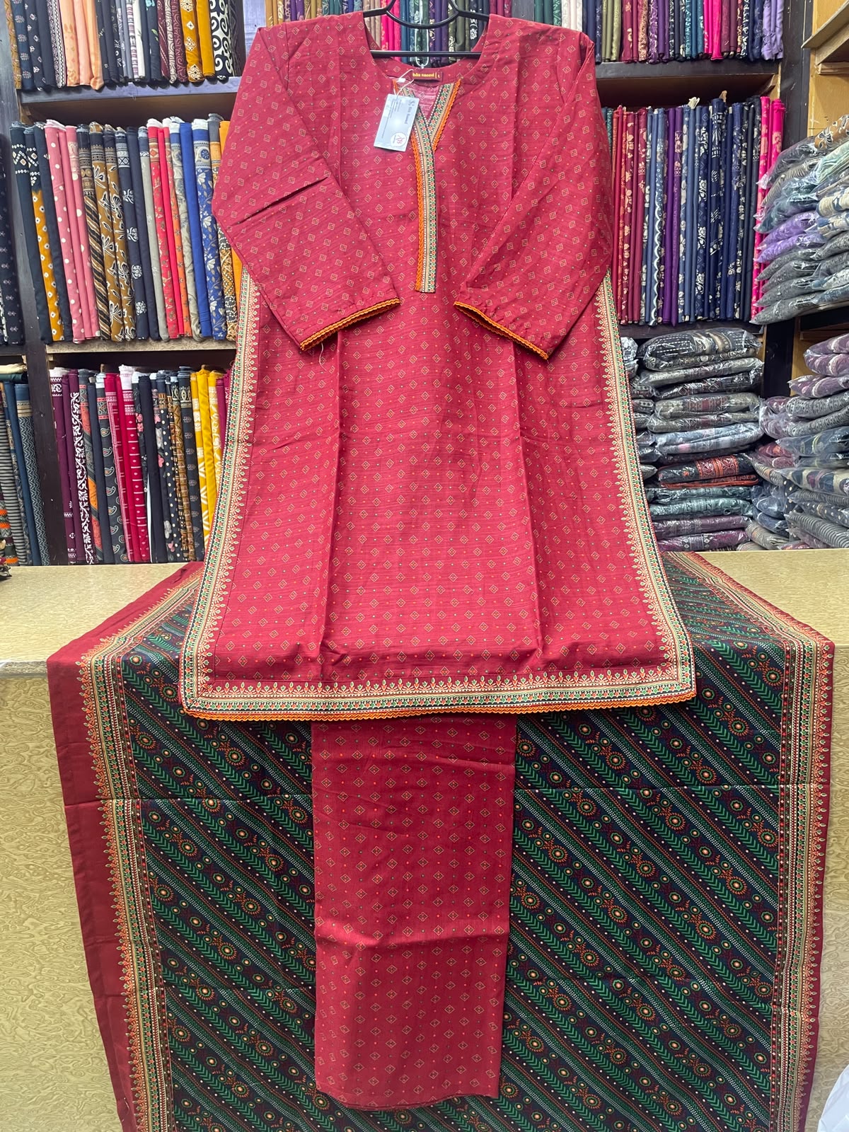 Bin Saeed Printed Khaddar 3-Piece Suit – Maroon Printed Shirt, Matching Trouser & Ajrak Dupatta